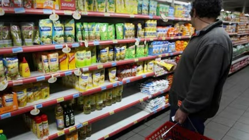 Estos son los alimentos que más aumentaron por la disparada del dólar